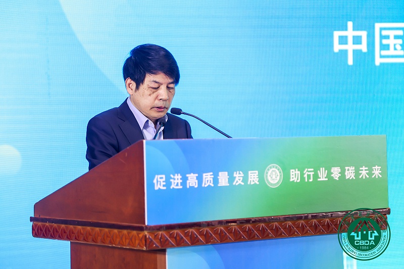 中國建筑裝飾協會副會長兼副秘書長艾鶴鳴